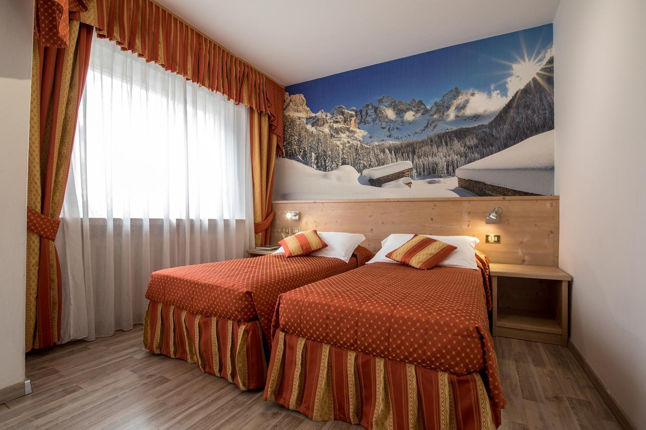 Hotel Touring Predazzo Exterior foto