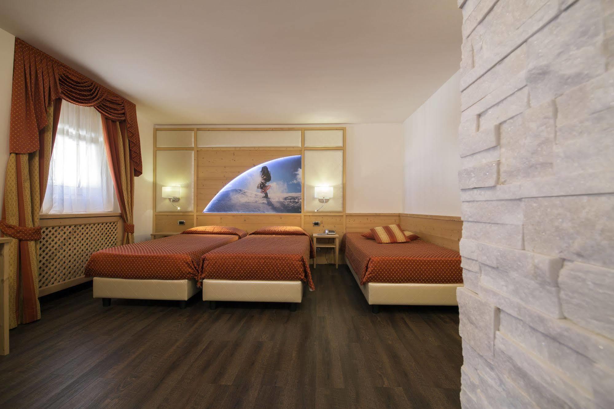 Hotel Touring Predazzo Exterior foto